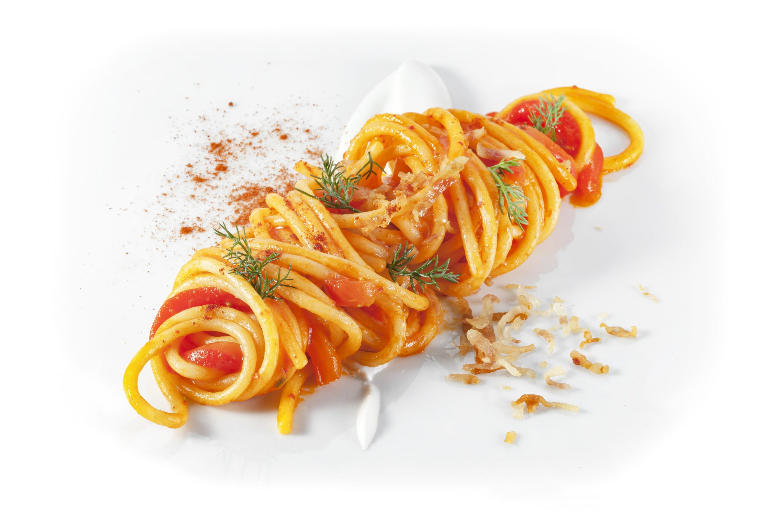 Spaghettoni Grandi all’aglione con peperoni, purea di aglione e guanciale croccante
