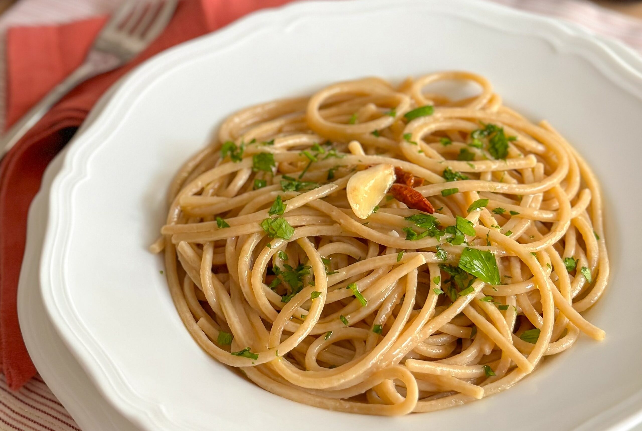 Spaghettoni Quadrati Integrali n°413 con aglio, olio e peperoncino-1