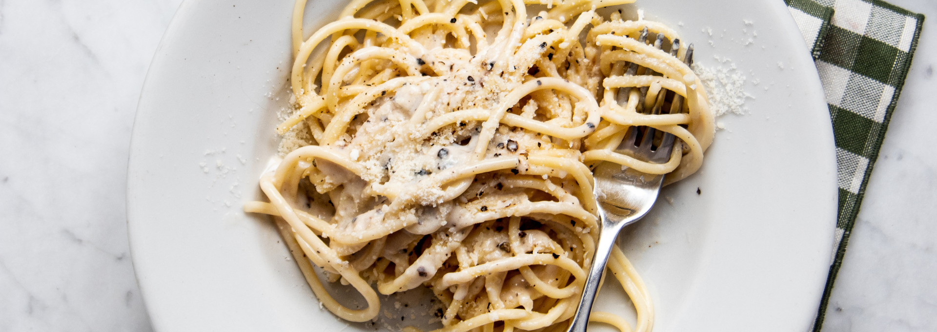 Spaghetti cacio e pepe: origini della ricetta e curiosità